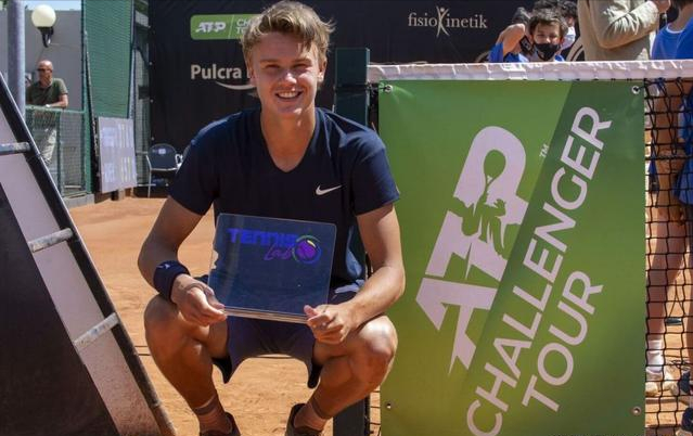 历届比赛中 历届比赛中